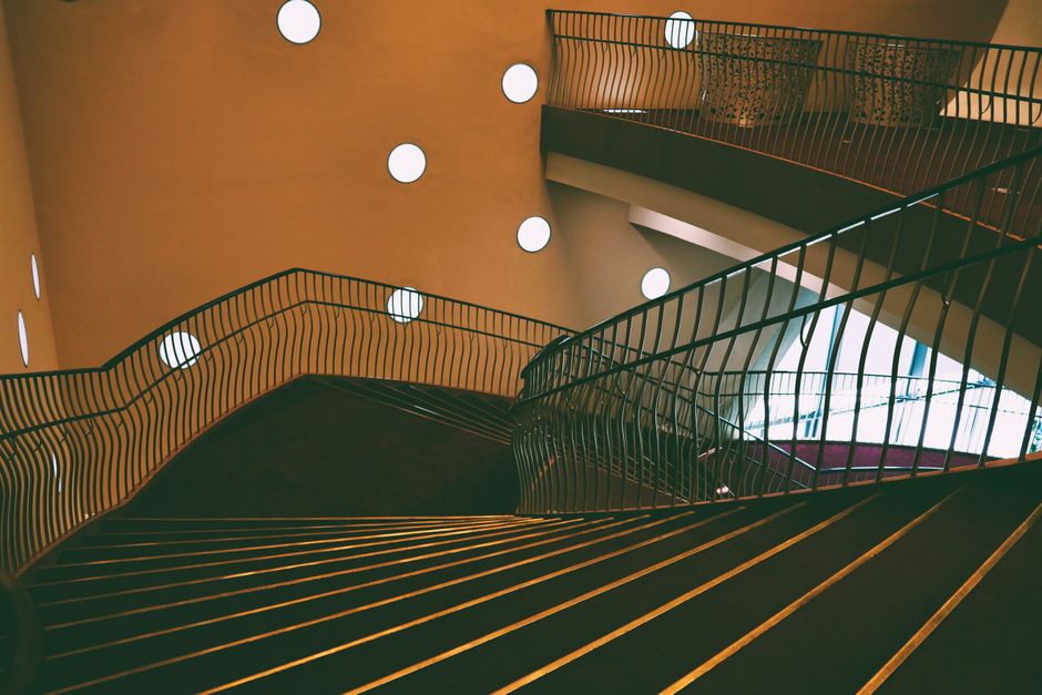 monte-escalier à Uzès